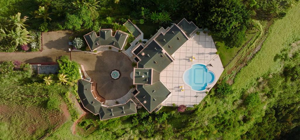 Somptueuse Propriété avec piscine en bord de mer .